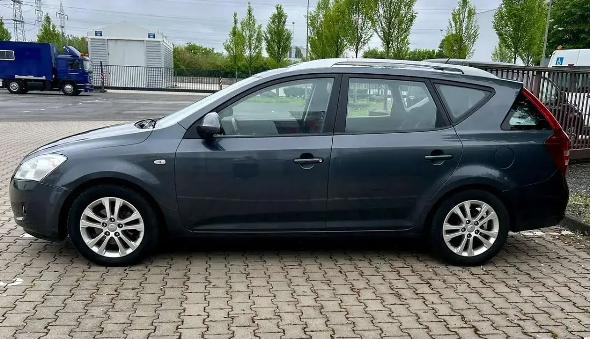 Gebraucht Kia Ceed Sportswagon LX 116 PS (85 kW) 2009 Grau Kombi