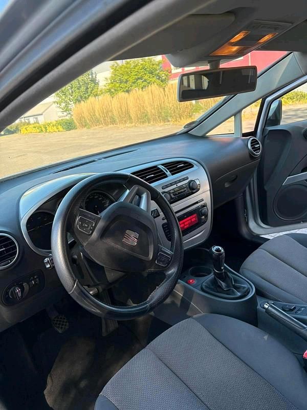 Usata Seat Leon 102 CV (75 kW) 2009 Grigio Utilitaria