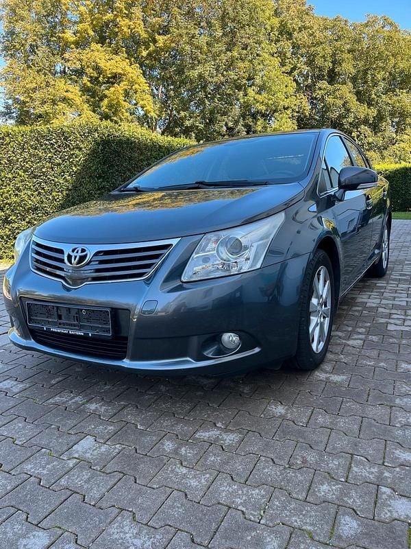 Grau Gebraucht 2008 Toyota Avensis Limousine | 6.200 € - Bild 1/4