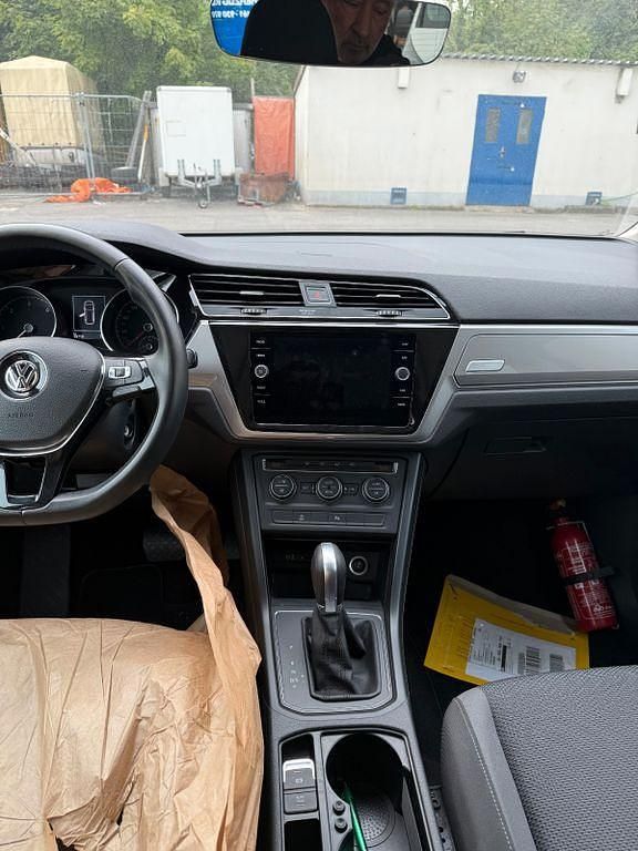Gebraucht VW Touran Trendline 116 PS (85 kW) 2018 Grau Van / Kleinbus