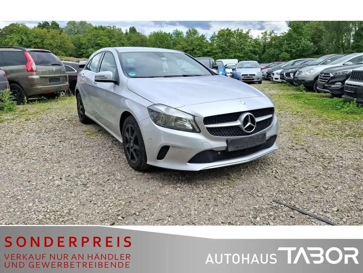 Gebraucht Mercedes A180 Style 109 PS (80 kW) 2016 Polarsilber Limousine