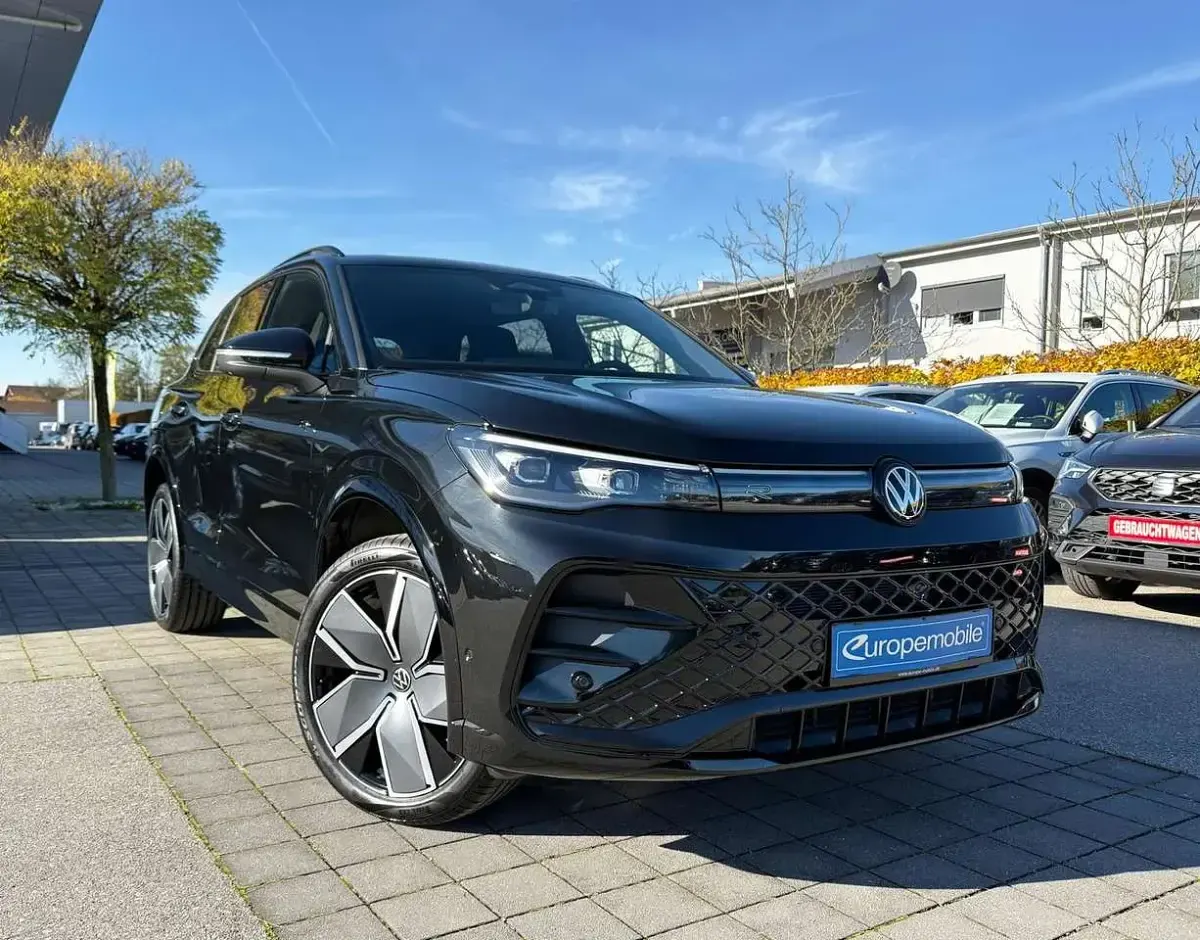 Neu VW Tiguan Comfortline 193 PS (141 kW) 2025 Grenadillschwarz meta.../schwarz SUV