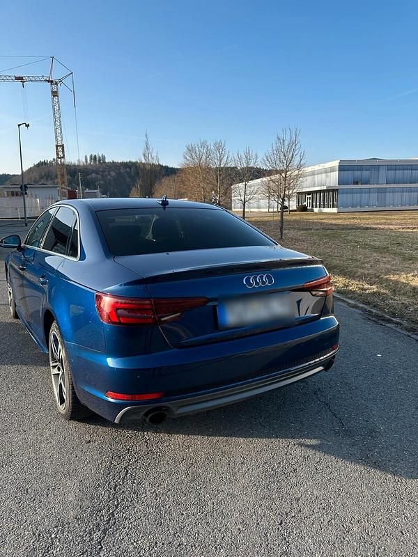 Gebraucht Audi A4 Design 252 PS (185 kW) 2018 Blau Limousine