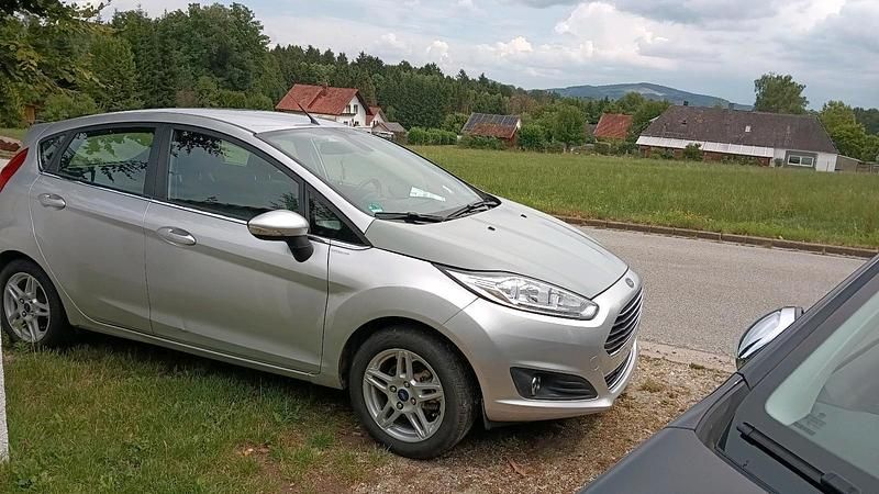 Grau Gebraucht 2013 Ford Fiesta Kleinwagen | 3.500 € (Superpreis) - Bild 1/4
