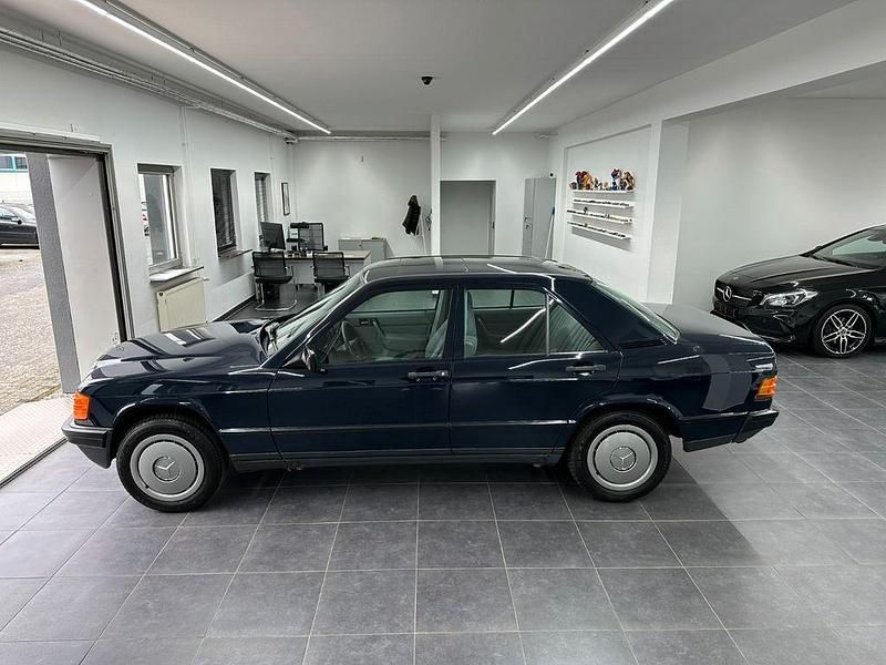 Gebraucht Mercedes 190 72 PS (52 kW) 1987 Blau Limousine