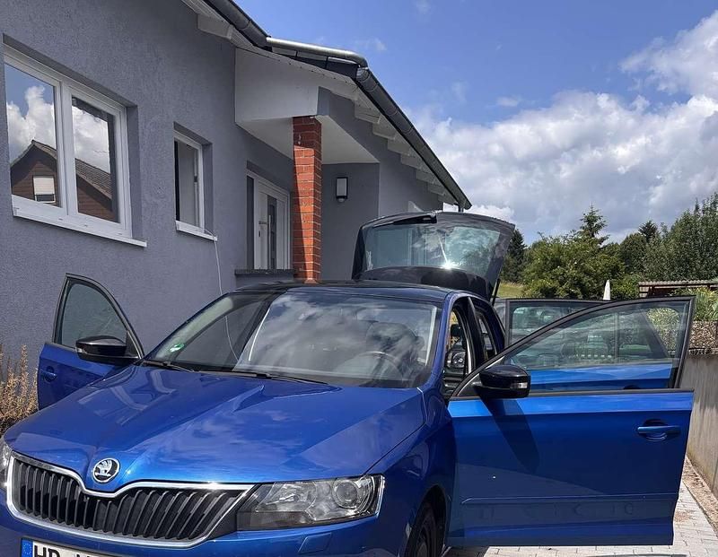 Blau Gebraucht 2015 Skoda Rapid Kleinwagen | 10.000 € (Etwas zu teuer) - Bild 1/4