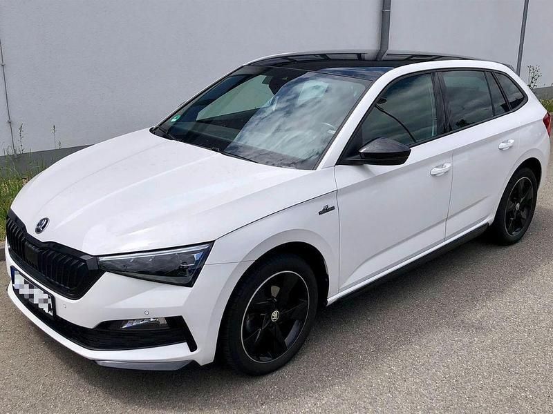 Weiß Gebraucht 2022 Skoda Scala Monte Carlo Kleinwagen | 17.998 € (Guter Preis) - Bild 1/4