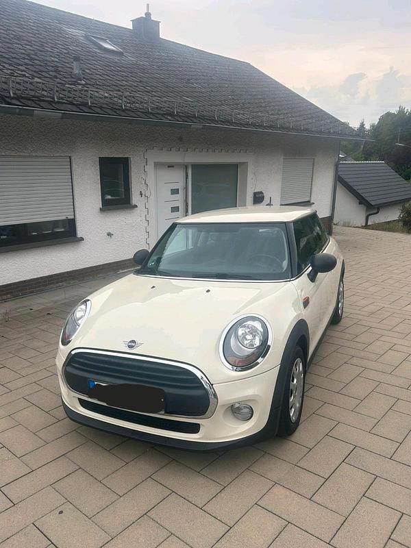 Weiß Gebraucht 2016 Mini One D Kleinwagen | 6.500 € (Guter Preis) - Bild 1/4
