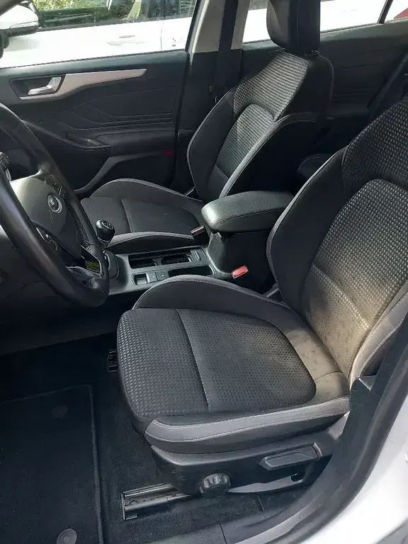 Gebraucht Ford Focus Cool & Connect 125 PS (91 kW) 2022 Weiß Limousine
