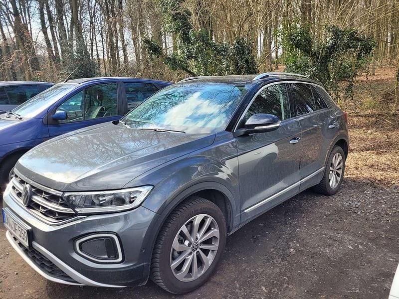 Grau Gebraucht 2023 VW T-Roc Style SUV | 23.900 € (Superpreis) - Bild 1/4