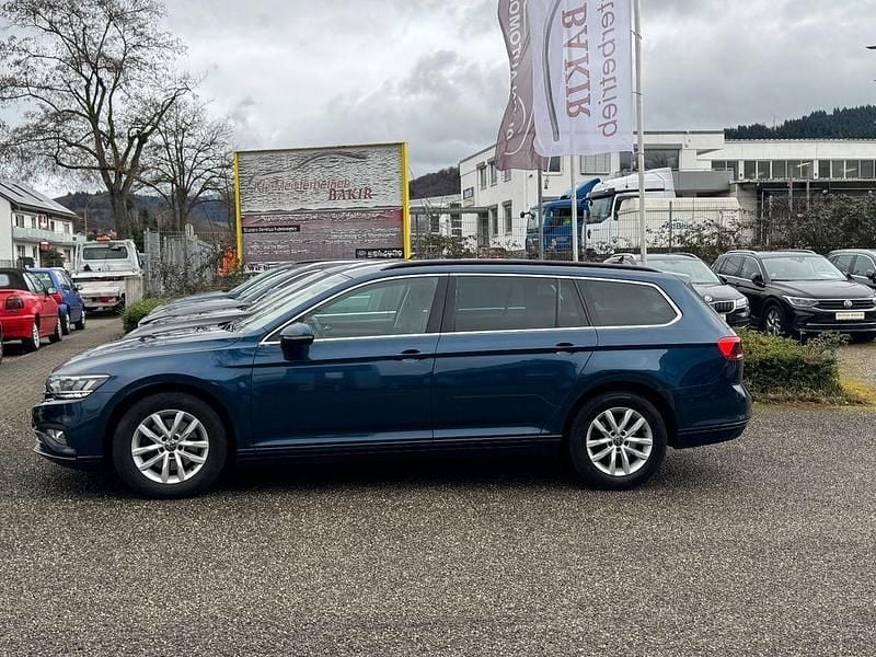 Gebraucht VW Passat Business 150 PS (110 kW) 2022 Blau Kombi