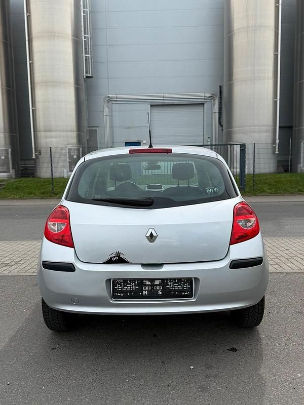 Gebraucht Renault Clio II 116 PS (85 kW) 2008 Silber Kleinwagen