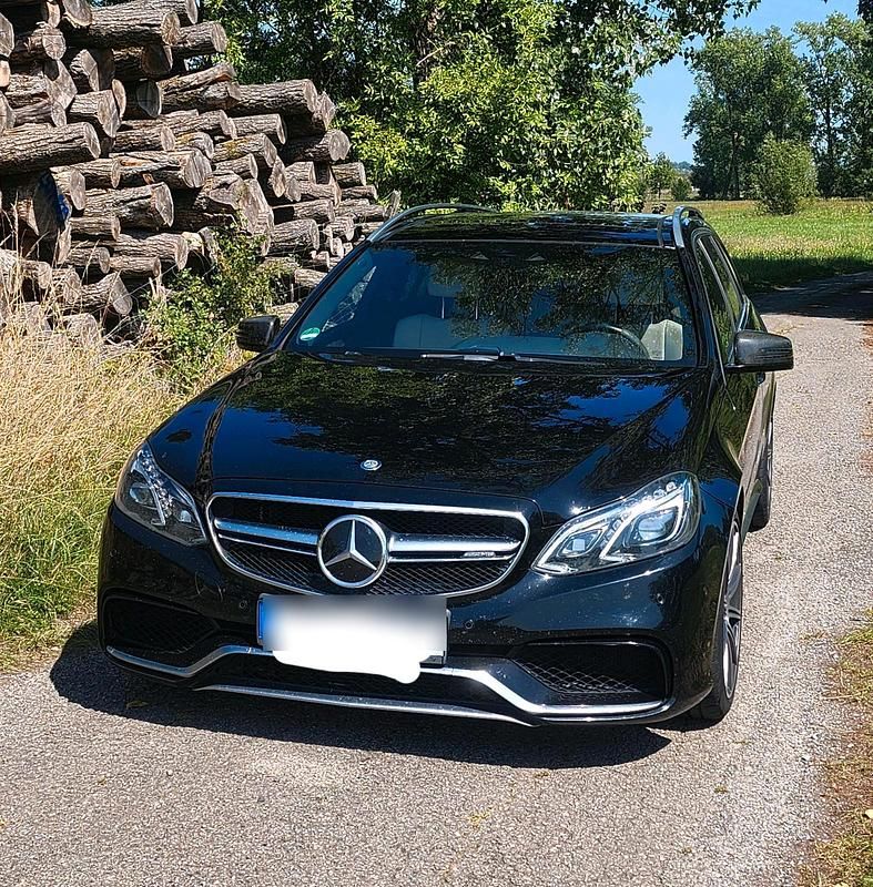 Schwarz Gebraucht 2015 Mercedes E63S AMG AMG Kombi | 38.900 € (Fairer Preis) - Bild 1/4