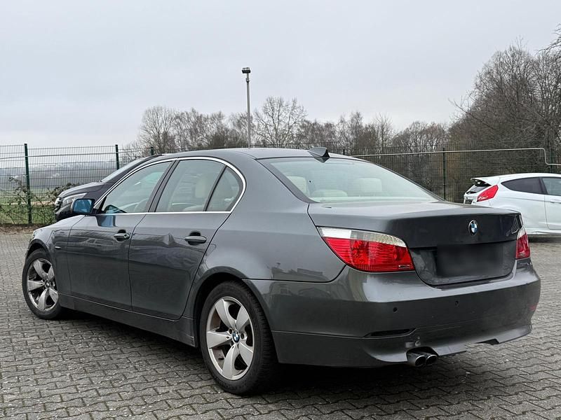 Gebraucht BMW 525 218 PS (160 kW) 2005 Grau Limousine
