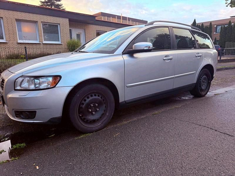 Silber Gebraucht 2008 Volvo V50 Kombi | 2.400 € (Fairer Preis) - Bild 1/4