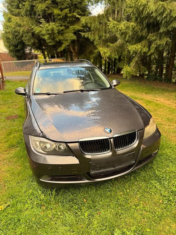 Grau Gebraucht 2007 BMW 320 Kombi | 1.400 € (Superpreis) - Bild 1/4