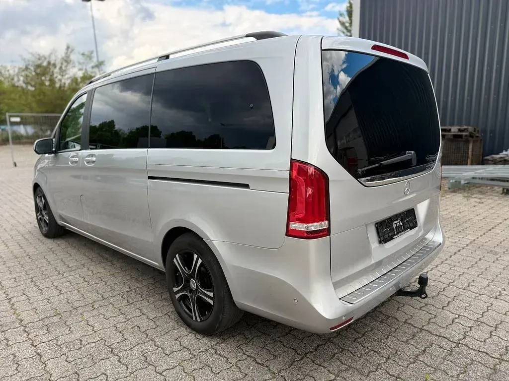 Gebraucht Mercedes V250 Edition 190 PS (139 kW) 2017 Silber Van / Kleinbus