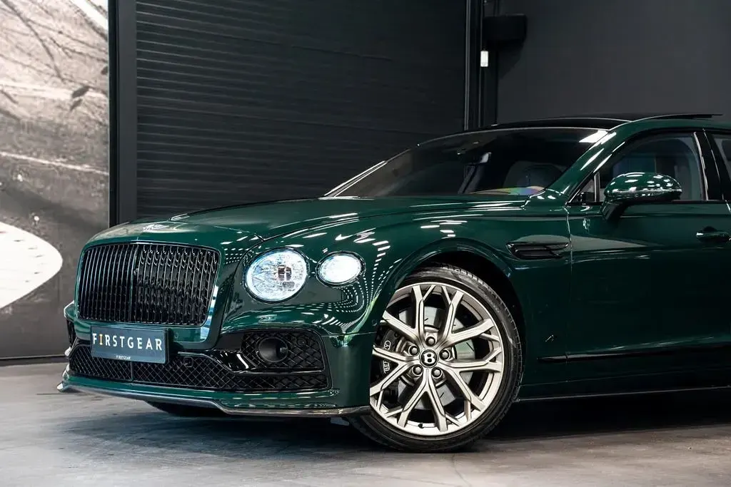 Gebraucht Bentley Flying Spur 544 PS (400 kW) 2023 Grün Limousine