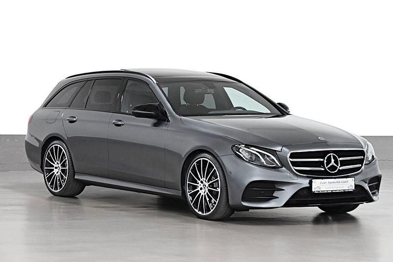 Grau Gebraucht 2018 Mercedes E220 AMG line Kombi | 23.990 € (Fairer Preis) - Bild 1/4