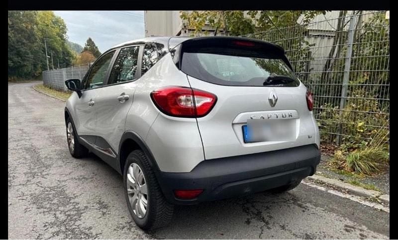 Silber Gebraucht 2016 Renault Captur SUV | 7.950 € (Superpreis) - Bild 1/4