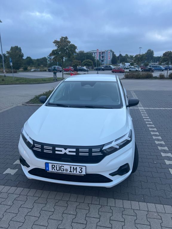Weiß Gebraucht 2024 Dacia Sandero Essentiel Kleinwagen | 12.785 € (Superpreis) - Bild 1/4