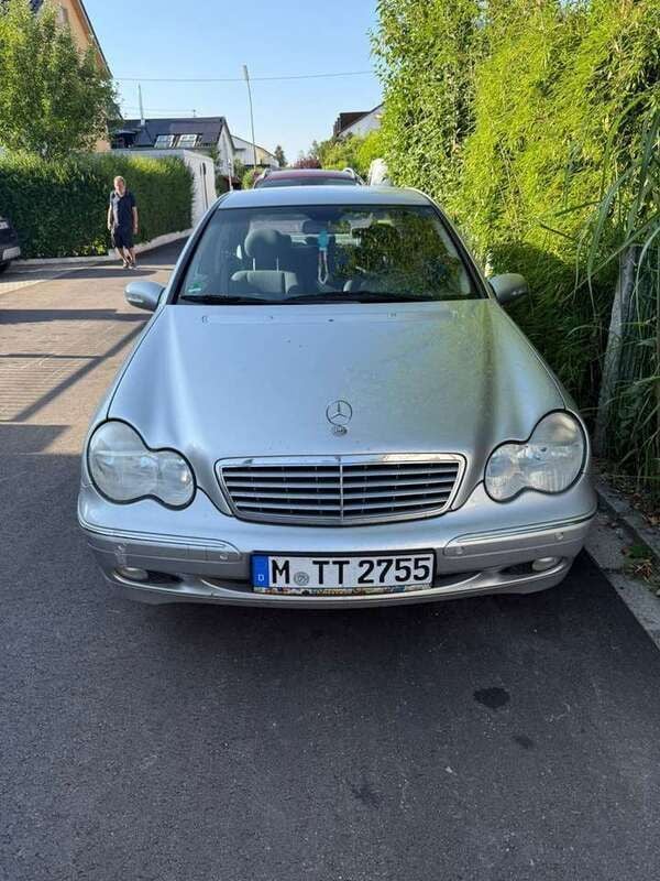 Grau Gebraucht 2003 Mercedes C200 Elegance Limousine | 1.400 € (Superpreis) - Bild 1/4