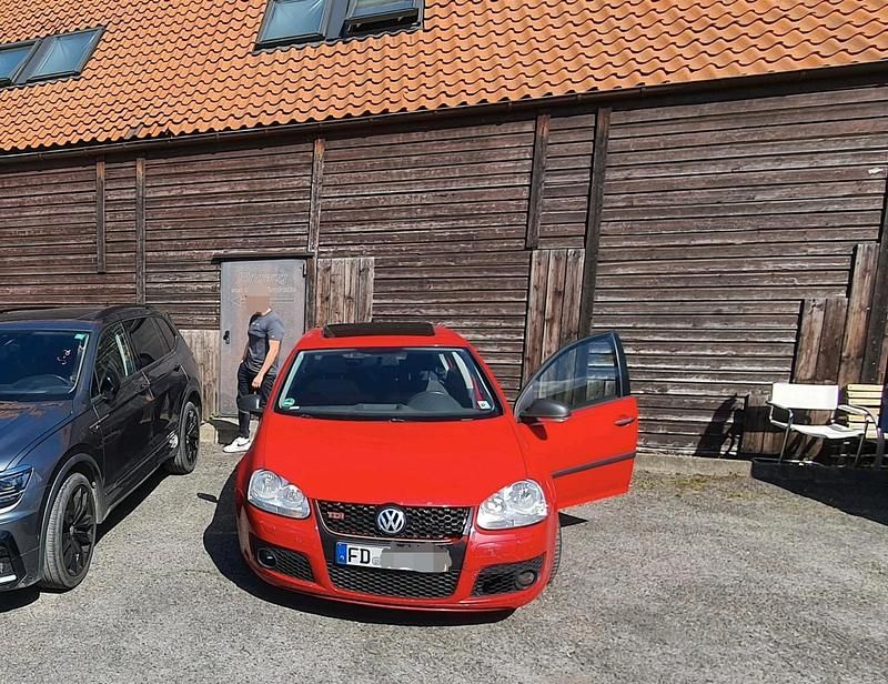 Rot Gebraucht 2008 VW Golf V Kleinwagen | 1.900 € (Superpreis) - Bild 1/4