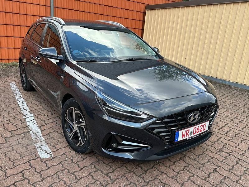 Grau Gebraucht 2021 Hyundai i30 Trend Kombi | 14.900 € (Fairer Preis) - Bild 1/4