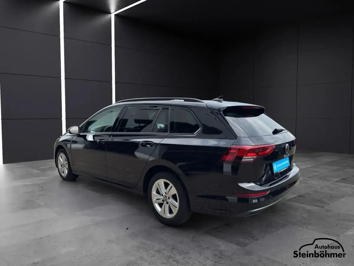 Gebraucht VW Golf VII Life 2021 Deep black perleffekt (schwarz) Kleinwagen