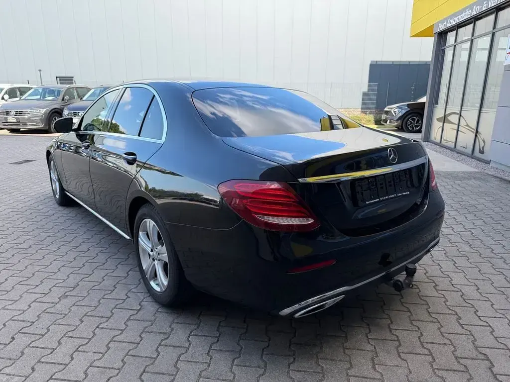 Gebraucht Mercedes E220 194 PS (142 kW) 2018 Schwarz Limousine