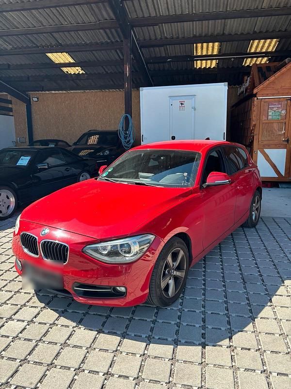 Gebraucht BMW 118 170 PS (125 kW) 2011 Rot Kleinwagen
