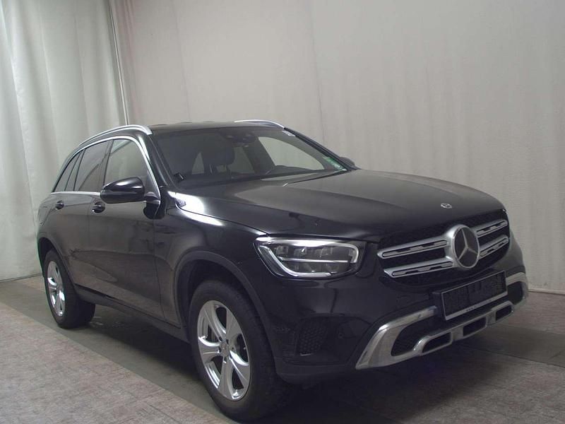 Gebraucht Mercedes GLC300e 306 PS (225 kW) 2021 Schwarz unilack SUV