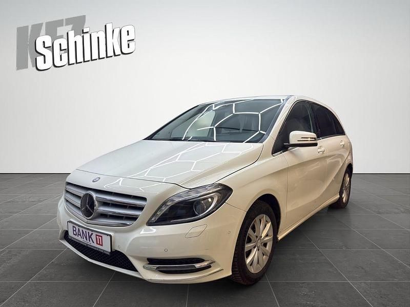 Gebraucht Mercedes B200 156 PS (114 kW) 2015 Weiß Van / Kleinbus