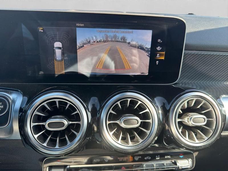 Gebraucht Mercedes GLB200 AMG line 150 PS (110 kW) 2021 Grau SUV