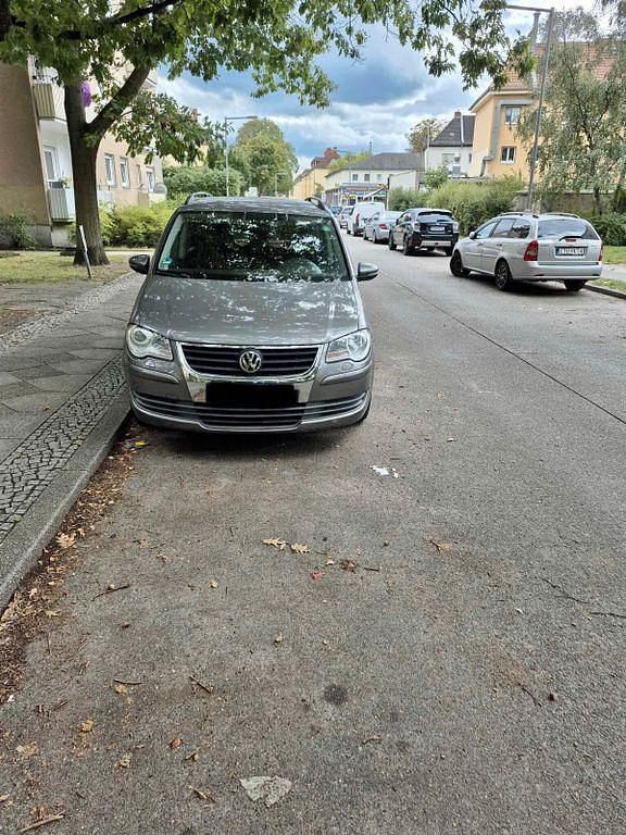 Grau Gebraucht 2009 VW Touran Van / Kleinbus | 3.700 € (Superpreis) - Bild 1/4