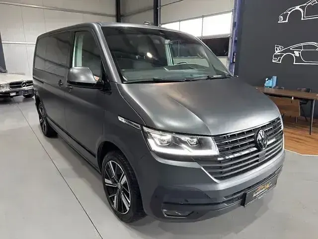 Gebraucht VW Multivan Highline 199 PS (146 kW) 2020 Grau Van / Kleinbus