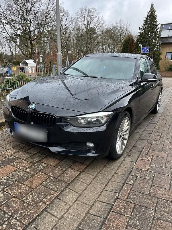 Gebraucht BMW 318 143 PS (105 kW) 2014 Schwarz Limousine