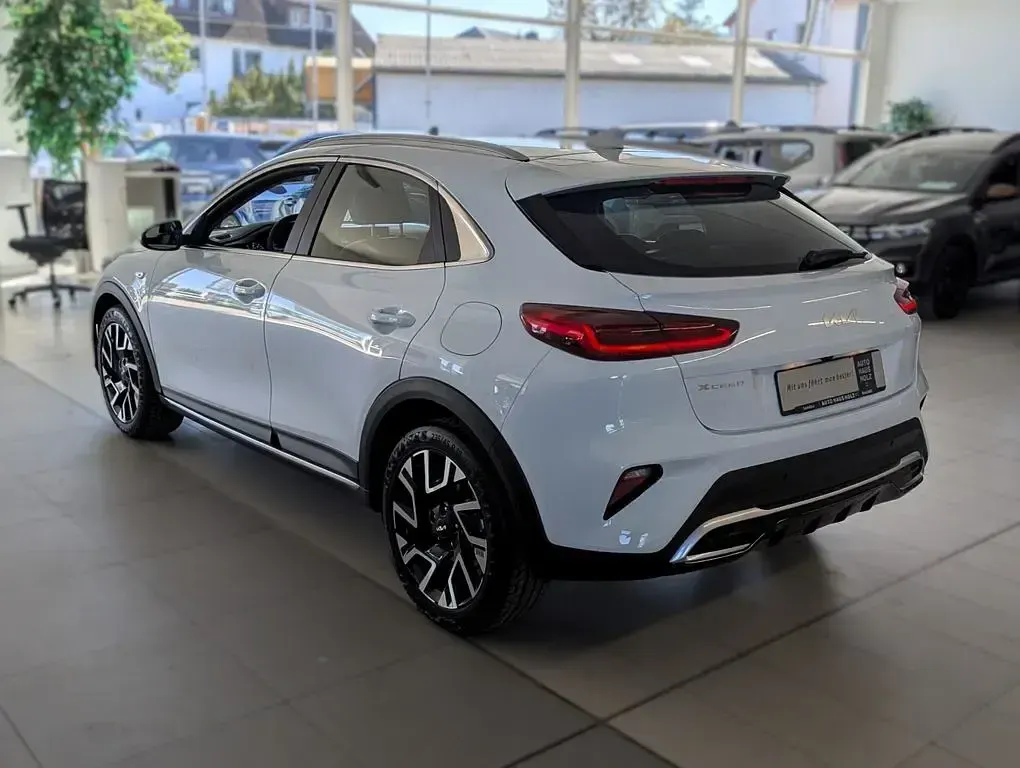 Neu Kia XCeed Comfort 150 PS (110 kW) 2026 Carraraweiß SUV