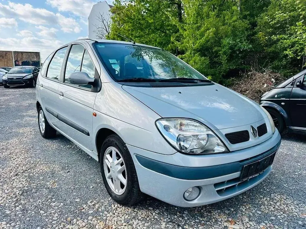 Używany Renault Scénic Authentique 107 KM (78 kW) 2002 Srebrny Minivan