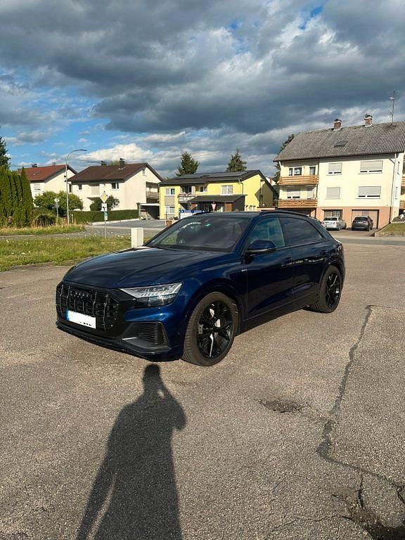 Blau Gebraucht 2019 Audi Q8 S-Line SUV | 49.000 € (Fairer Preis) - Bild 1/4