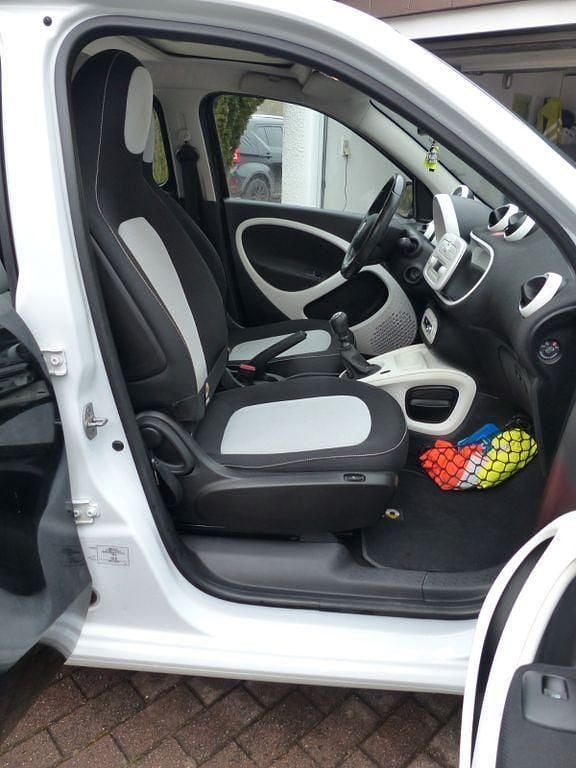 Gebraucht Smart ForFour 90 PS (66 kW) 2018 Schwarz Kleinwagen