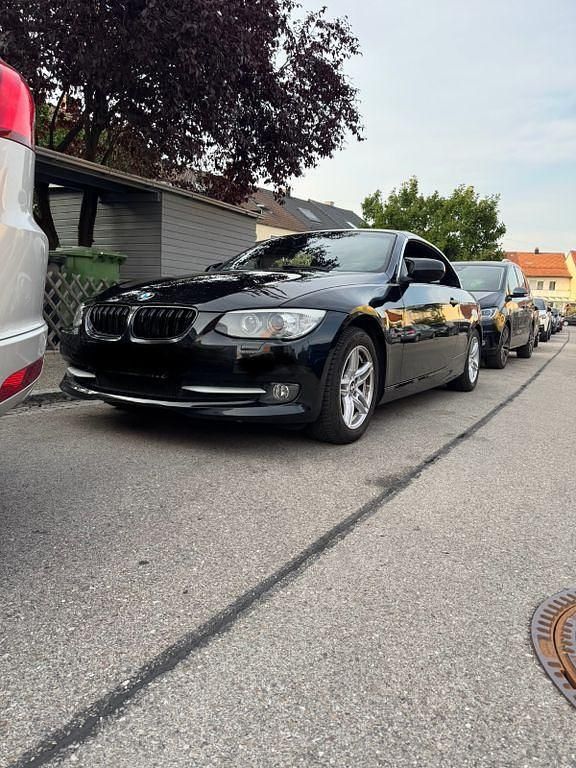 Schwarz Gebraucht 2011 BMW 320 Cabriolet Cabrio | 12.000 € (Fairer Preis) - Bild 1/4