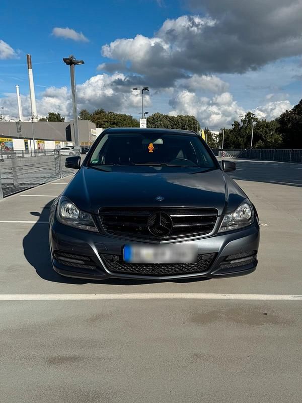 Gebraucht Mercedes C180 156 PS (114 kW) 2013 Grau Limousine
