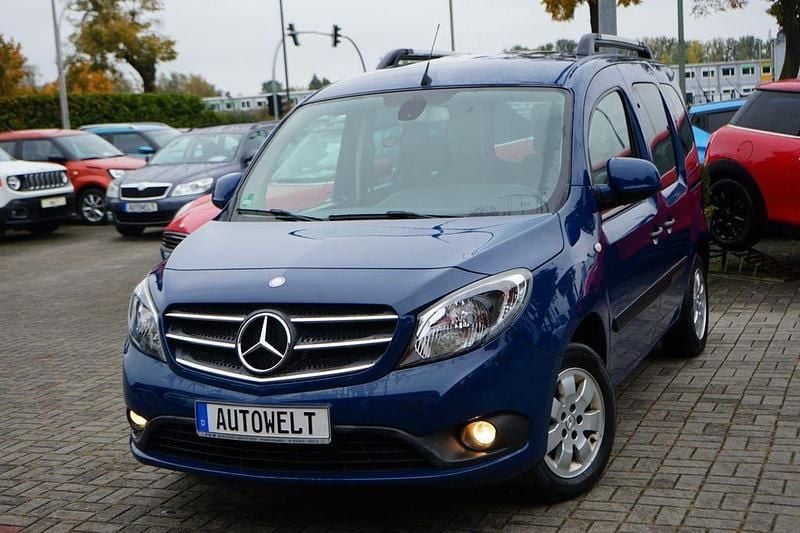 Blau Gebraucht 2018 Mercedes Citan 112 Van / Kleinbus | 16.990 € (Guter Preis) - Bild 1/4