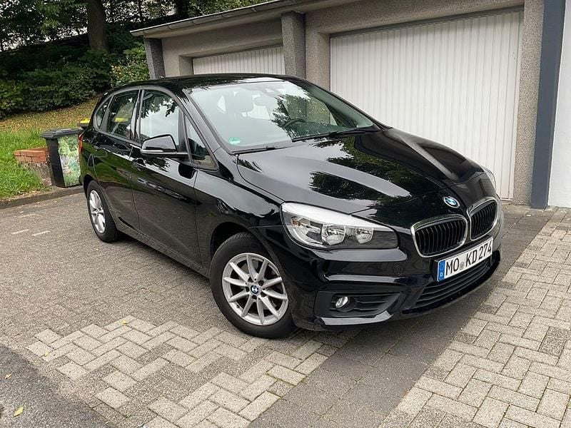 Schwarz Gebraucht 2016 BMW 218 Active Tourer Advantage Van / Kleinbus | 11.400 € (Superpreis) - Bild 1/4