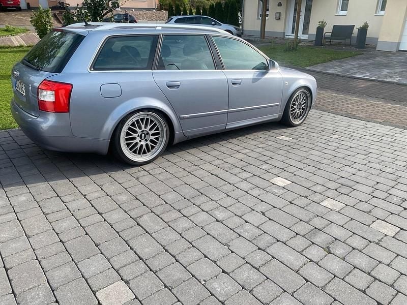 Silber Gebraucht 2003 Audi A4 S-Line Kombi | 2.500 € (Etwas zu teuer) - Bild 1/3
