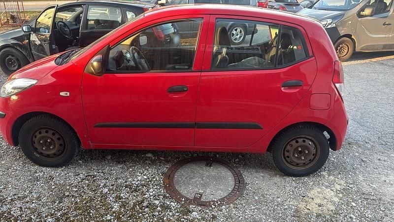 Gebraucht Hyundai i10 75 PS (55 kW) 2009 Rot Kleinwagen
