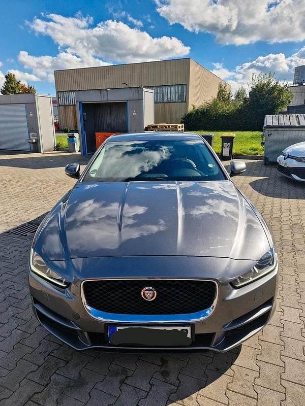 Gebraucht Jaguar XE Prestige 180 PS (132 kW) 2016 Grau Limousine