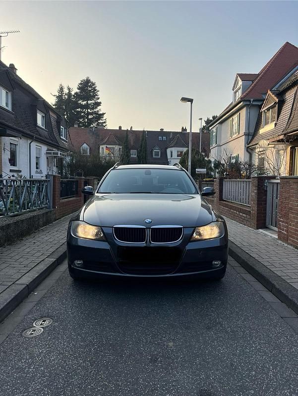 Gebraucht BMW 320 150 PS (110 kW) 2007 Grau Kombi