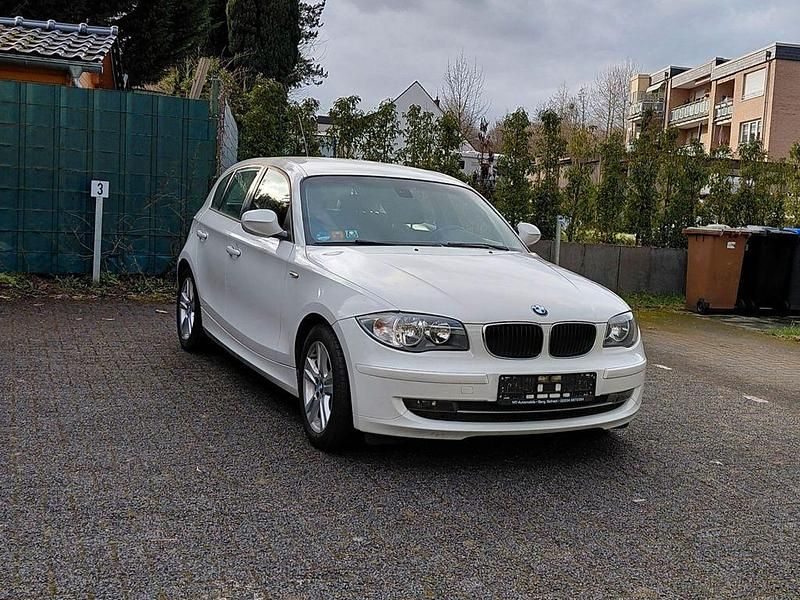 Gebraucht BMW 116 Performance 122 PS (89 kW) 2011 Weiß Kleinwagen